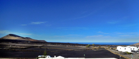 the view on the Caldera Blanca as well on the sea